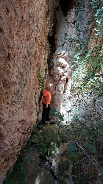 Cova de la Cabrota