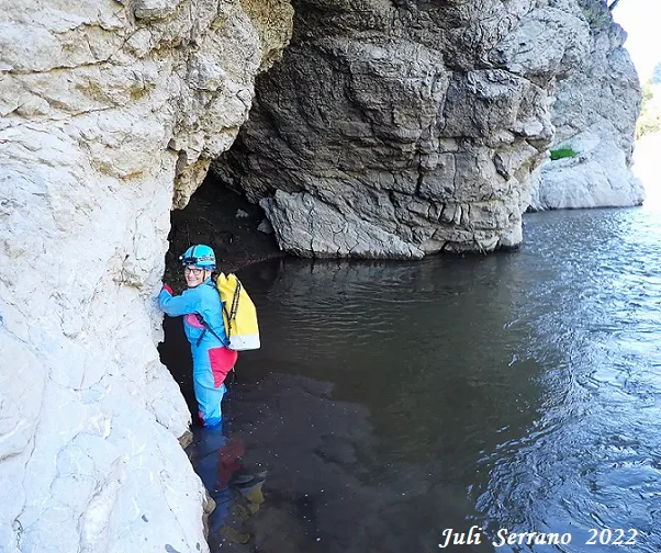 Forat de les Encantades del Pont d'espia
