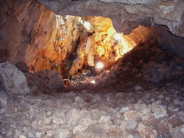 Avenc del Mas de Mossèn Alba