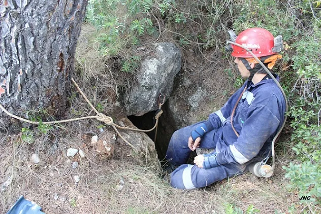 Avenc dels Pinyerets de Baix