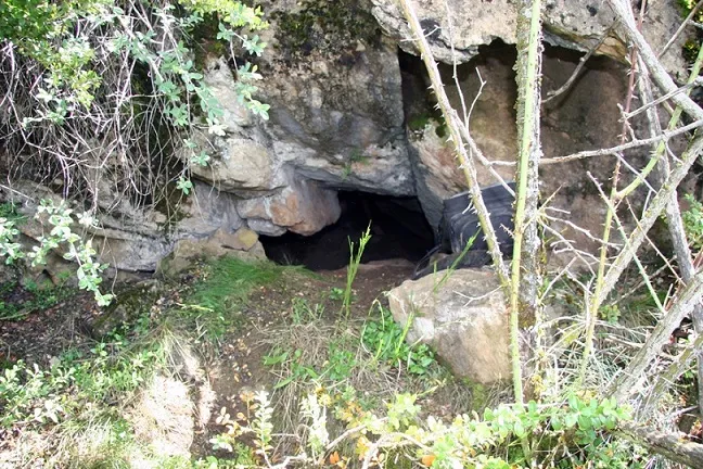 Cova de l'Home Mort