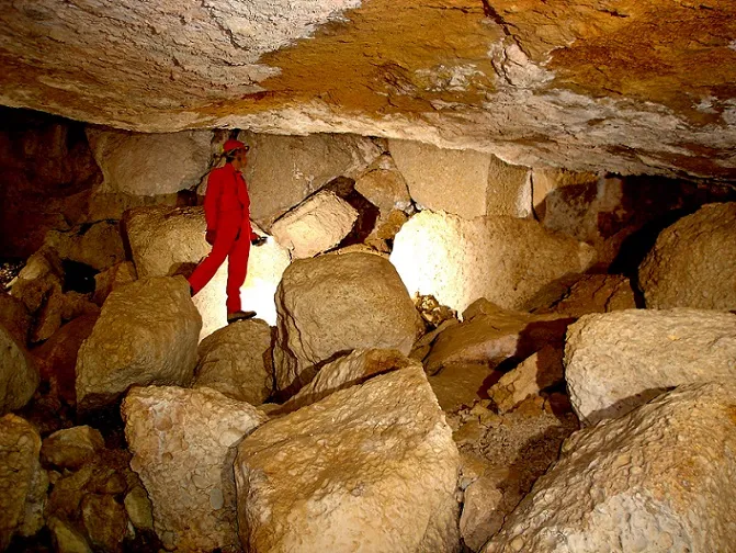 Cova de la Coma Closa Inferior