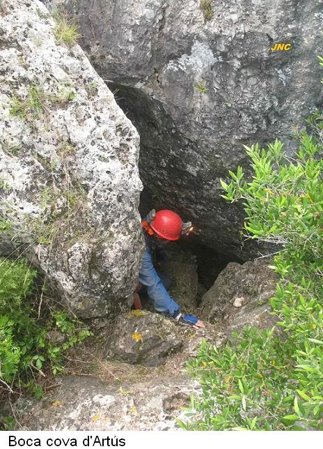 Cova d'Artús-forat del Vent
