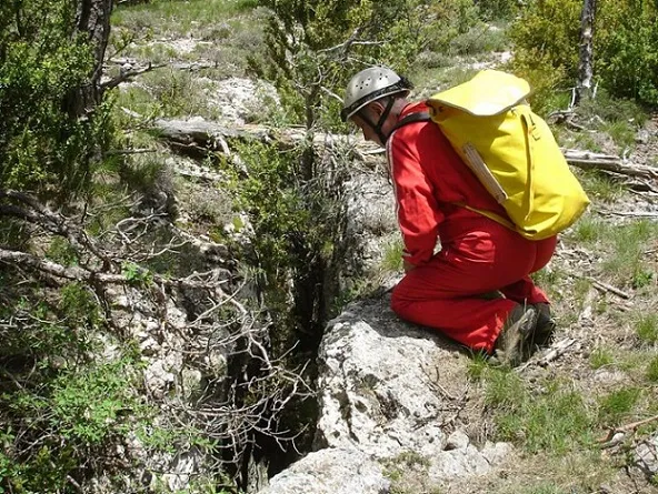 Avenc de l'escletxa Petita de Corrubí