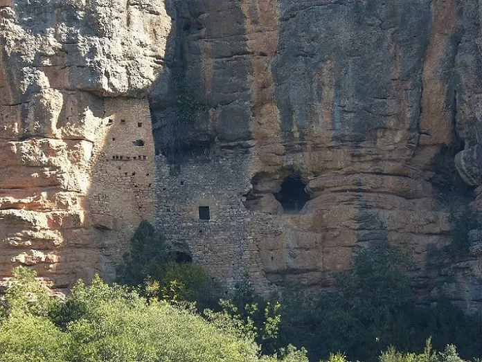 Espluga del Castell de la Clua