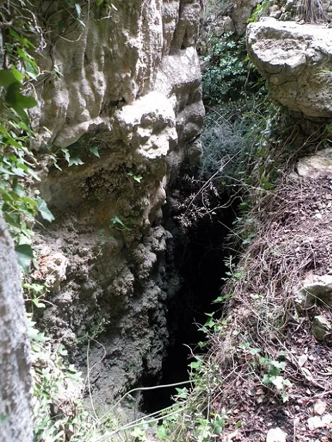 Avenc de la Punta de les Moles