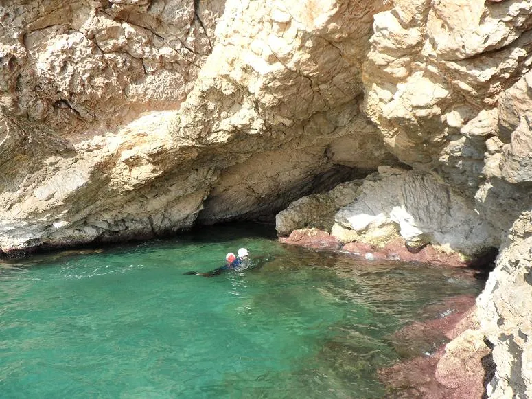 Coves de la Punta de Cala Forn