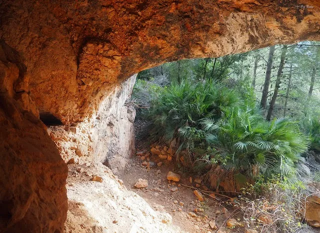 Cova de Roca Llorenya