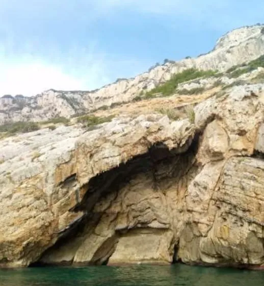Cova de l'Amfiteatre