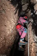 Avenc de l'Era dels Enrics - Thumbnail 3, Mura