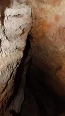 Cova de l'Agulla del Cellerot - Miniatura 2, Mura