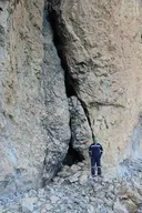 Cova de les Gralles - Miniatura 1, Capolat